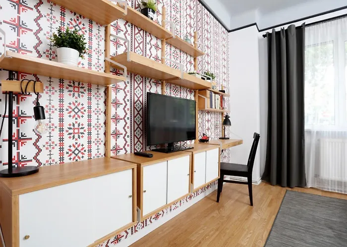 3 Bdrm Near Old Town Apartament
