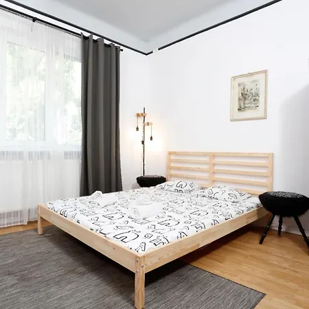 3 Bdrm Near Old Town Lägenhet