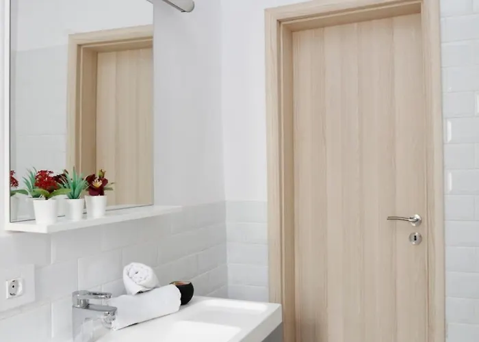 3 Bdrm Near Old Town * Бухарест