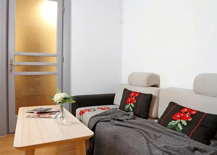 3 Bdrm Near Old Town Апартаменти Бухарест